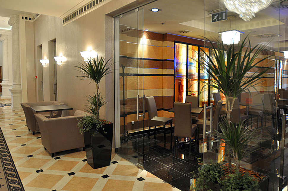 Een foto van het interieur van Hotel President