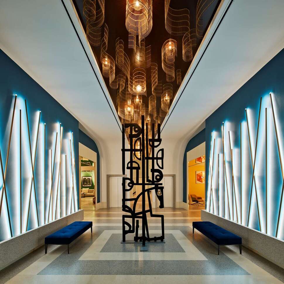 Ein Foto De Bonart Naples Curio Collection by Hilton