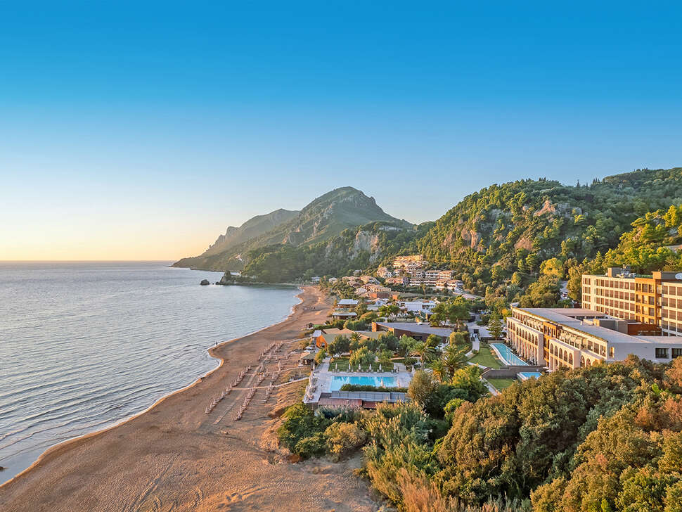 Een foto van het strand bij Domes of Corfu