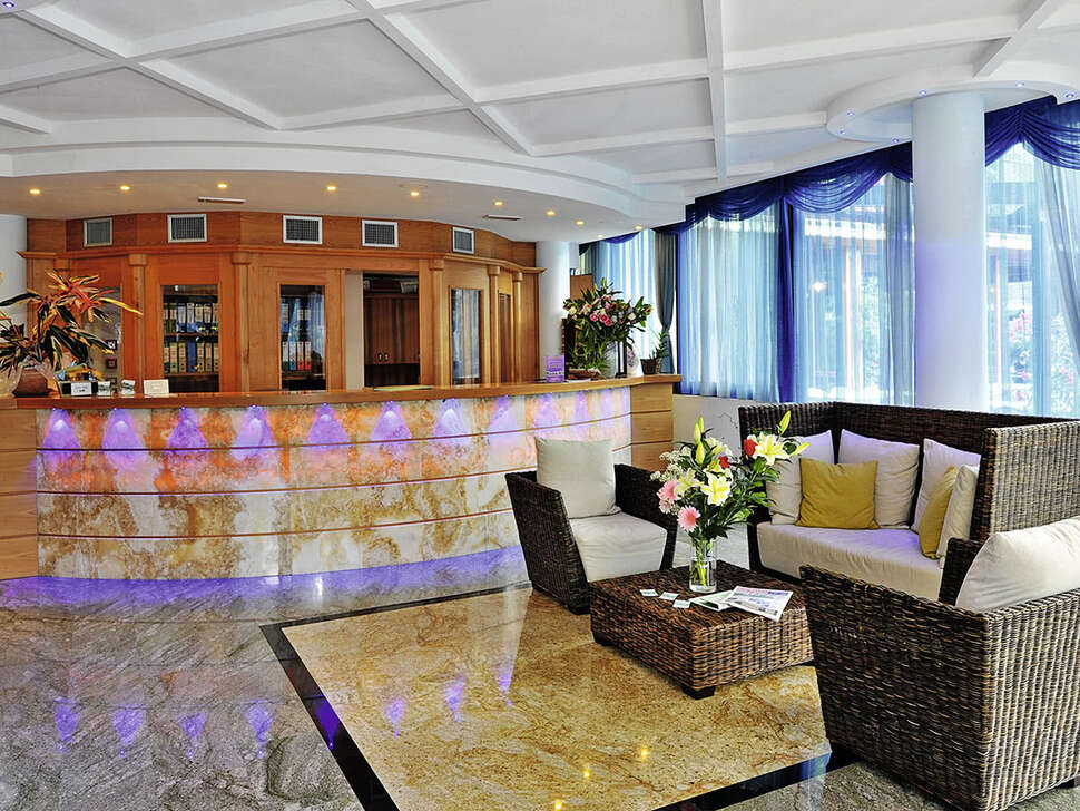 Een foto van het interieur van Hotel Alexander