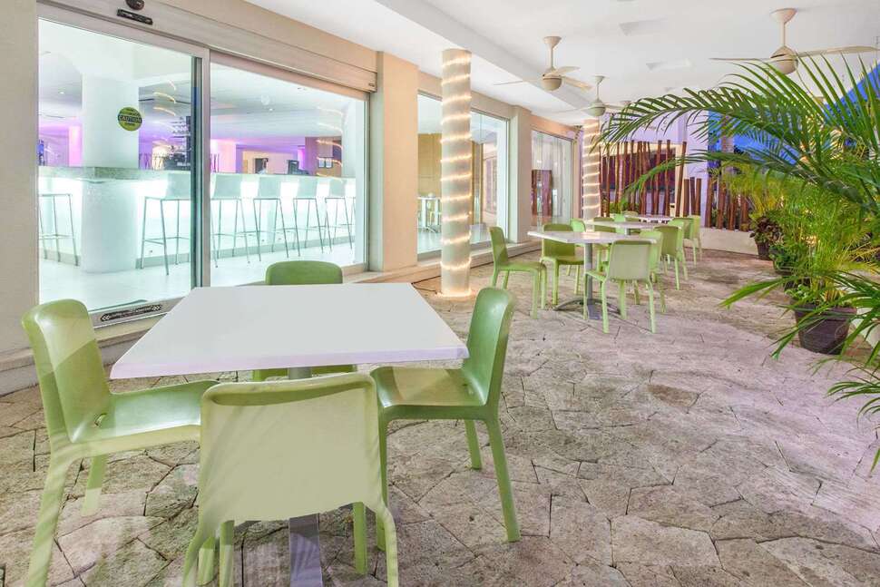 Een foto van de faciliteiten bij Hotel Adhara Express