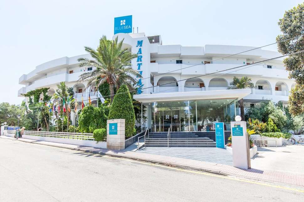 Een foto van de buitenkant van Bluesea Club Marthas