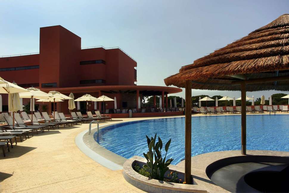 Een foto van het zwembad bij Pestana Vila Sol Golf Vilamoura