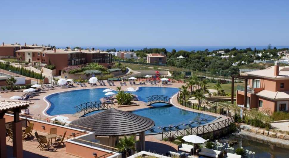 Een foto van het zwembad bij Monte Santo Resort