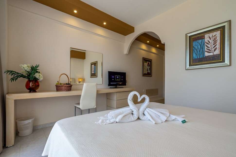 Een foto van Kamari Plus Hotel