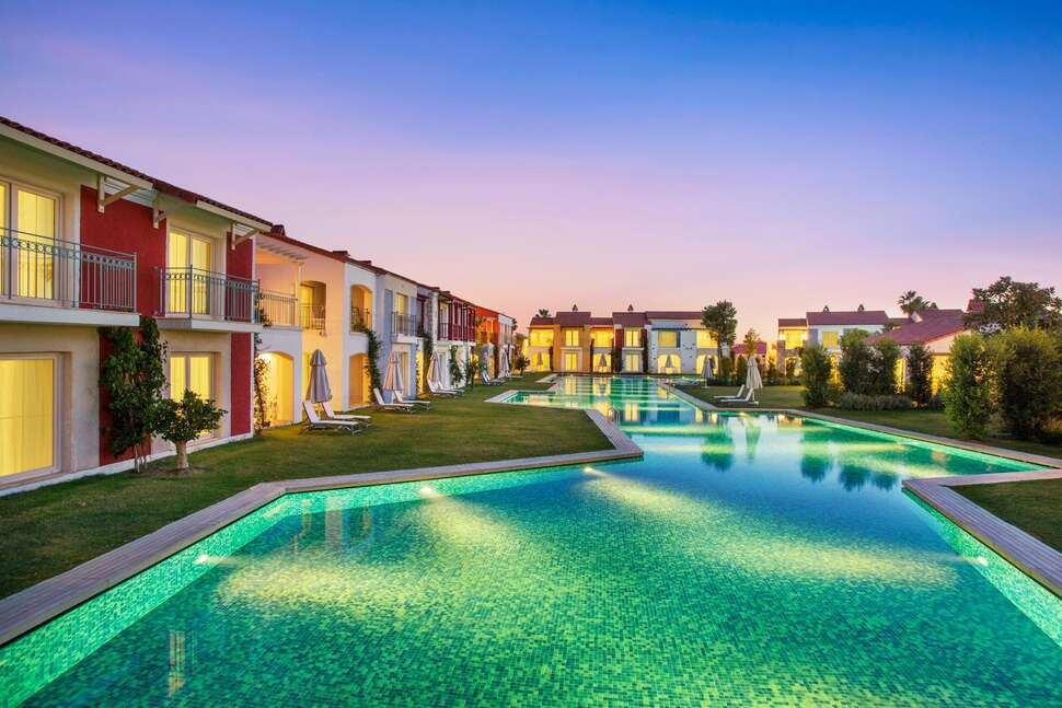 Een foto van het zwembad bij IC Hotels Santai Family Resort