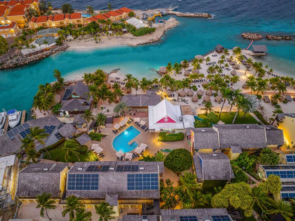 Een foto van LionsDive Beach Resort