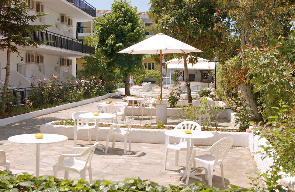 Een foto van het terras bij Popi Star Hotel
