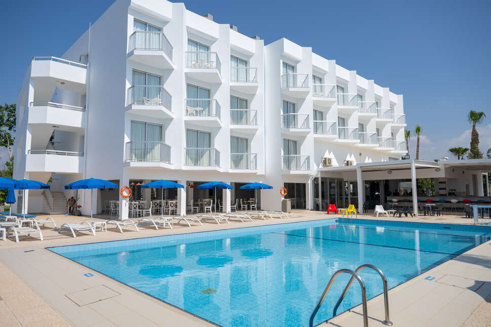 Een foto van het zwembad bij Napa Jay Hotel