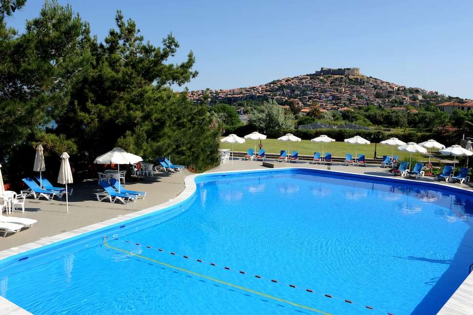 Een foto van het zwembad bij Delfinia Hotel & Bungalows