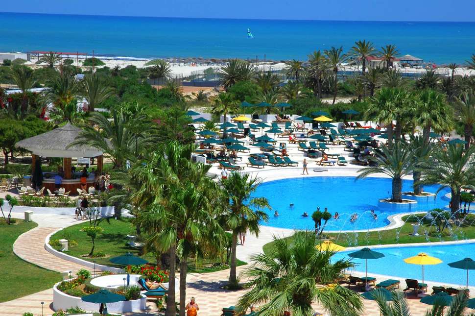 Een foto van het zwembad bij Djerba Plaza Thalasso & Spa