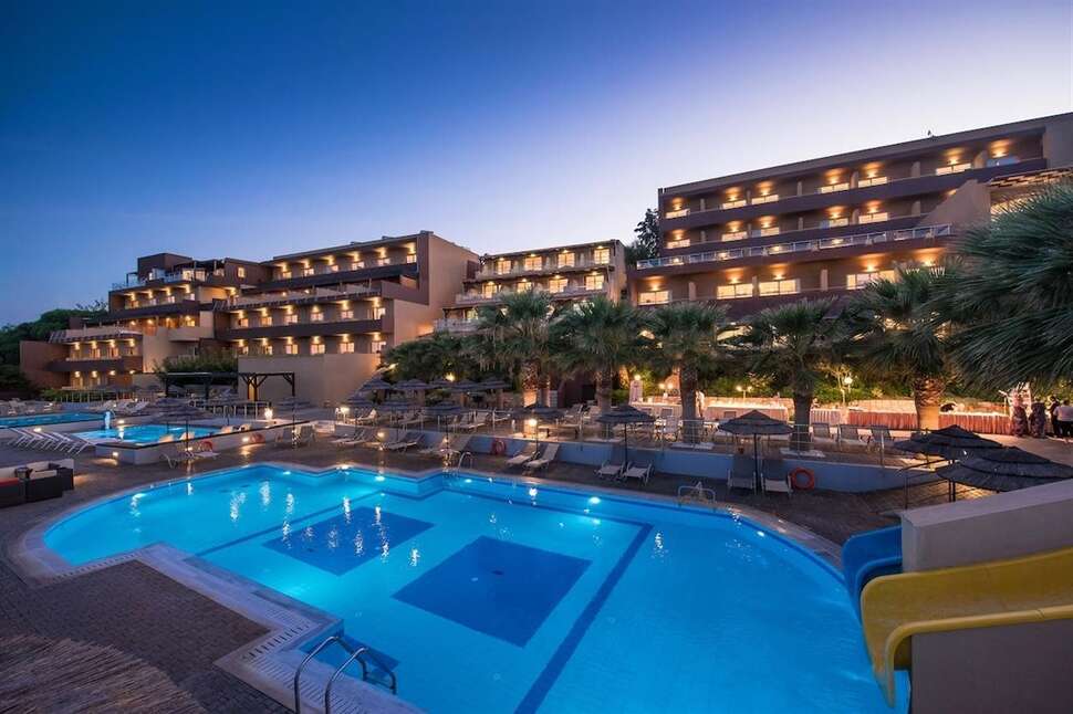 Ein Foto vom Pool im Blue Bay Resort & Spa