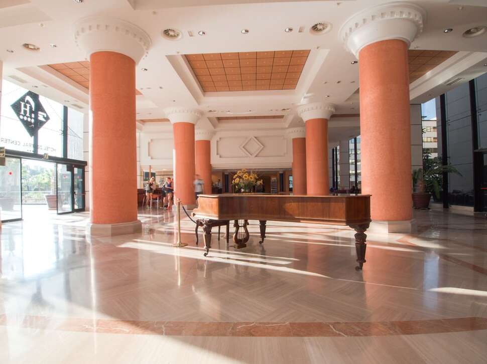 Een foto van het interieur van Hotel Zentral Center