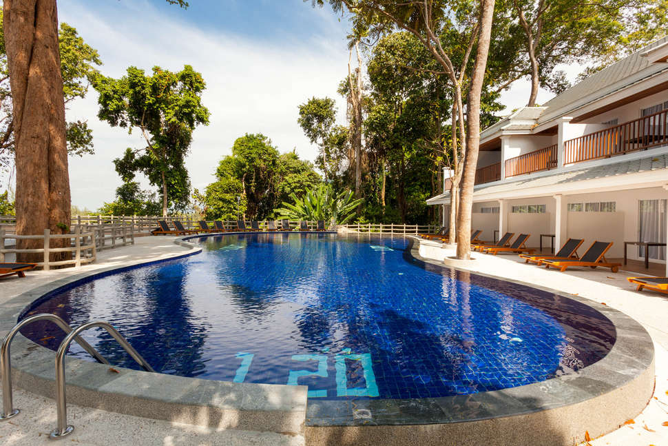 Een foto van het zwembad bij Sentido Khao Lak Resort
