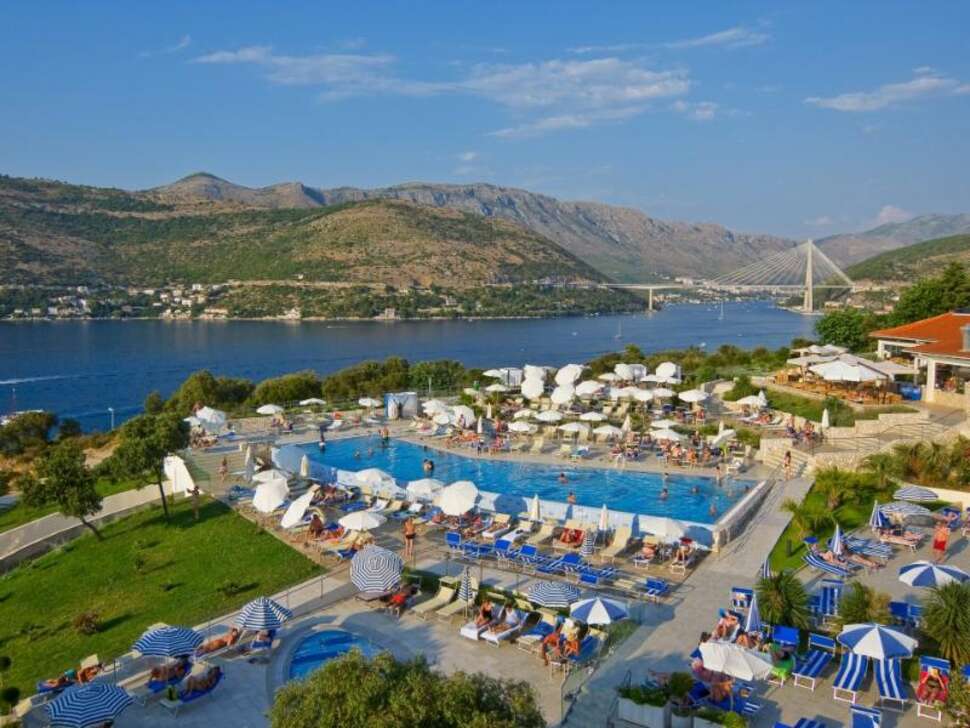 Een foto van het zwembad bij Valamar Argosy Hotel