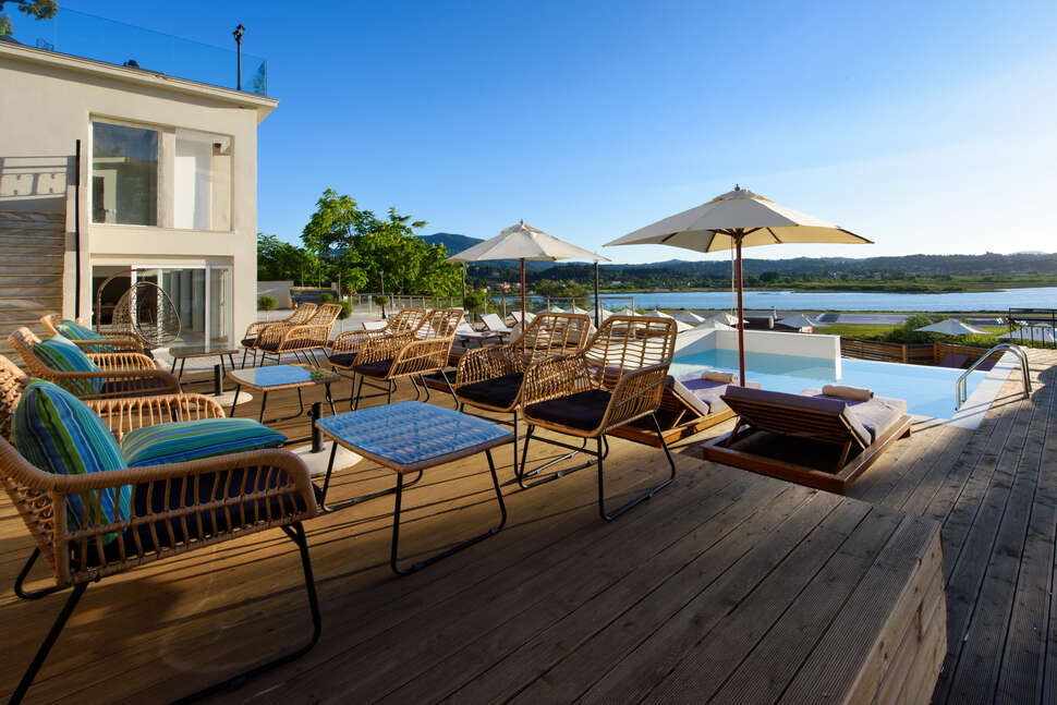 Ein Foto von der Terrasse im The Royal Grand Hotel