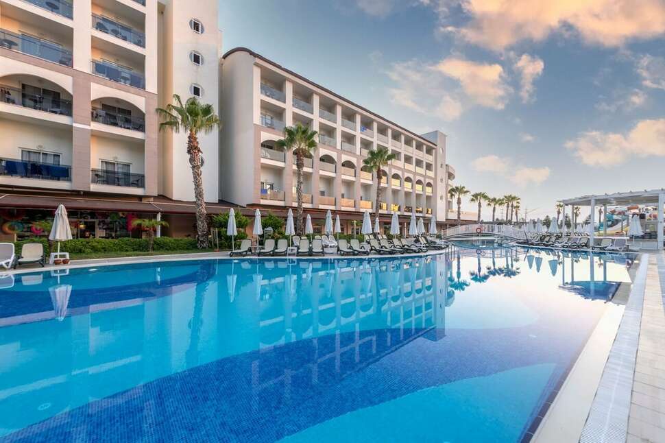 Een foto van het zwembad bij Port River Hotel & Spa