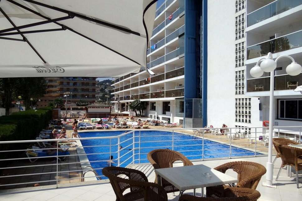 Ein Foto vom Pool im Hotel Riviera