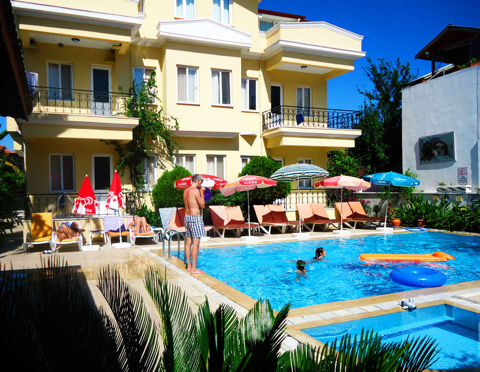 Een foto van het zwembad bij Dalyan Grand Aparthotel