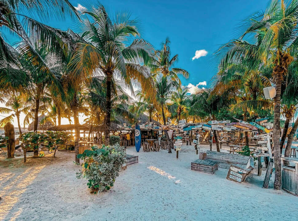 Een foto van LionsDive Beach Resort