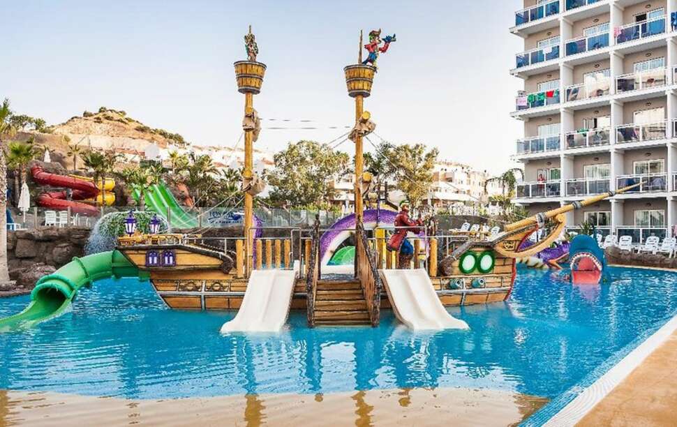Een foto van het zwembad bij Globales Los Patos Park