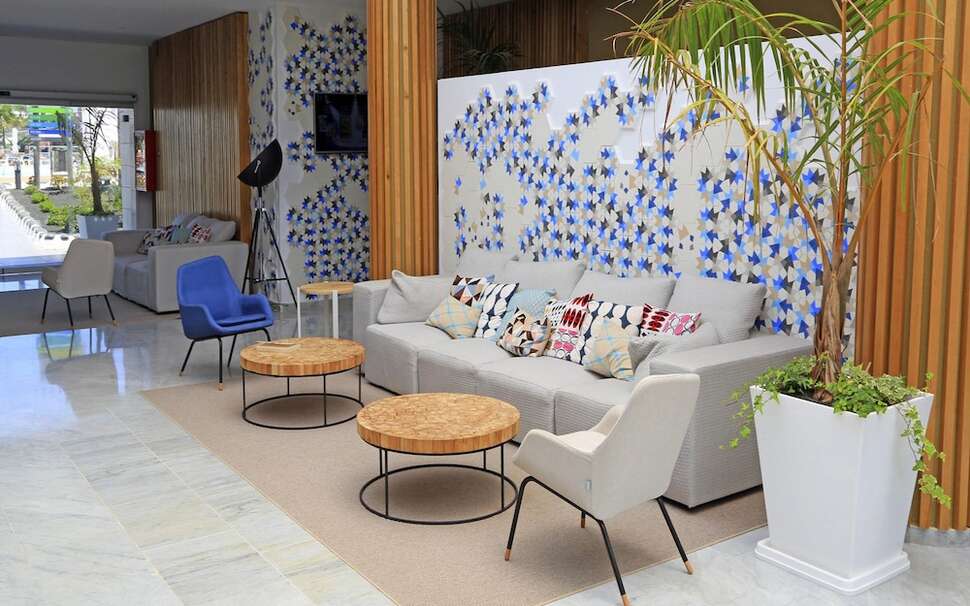 Een foto van het interieur van Blue Sea Alyssa Suite Hotel