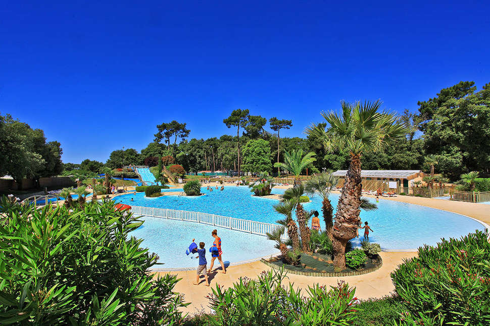 Een foto van het zwembad bij Yukadi Village Le Logis