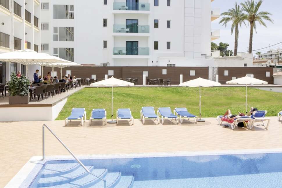 Ein Foto vom Pool im Hotel & Aparthotel Luxor