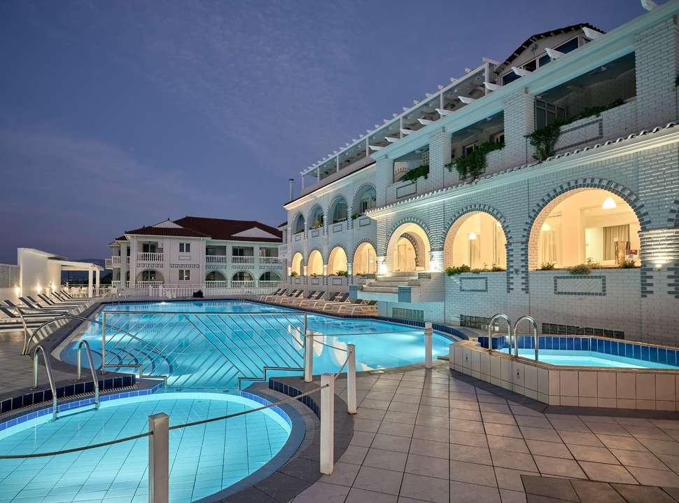 Een foto van het zwembad bij Meandros Boutique & Spa