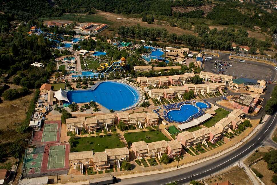 Een foto van een overzicht van Aqualand Resort