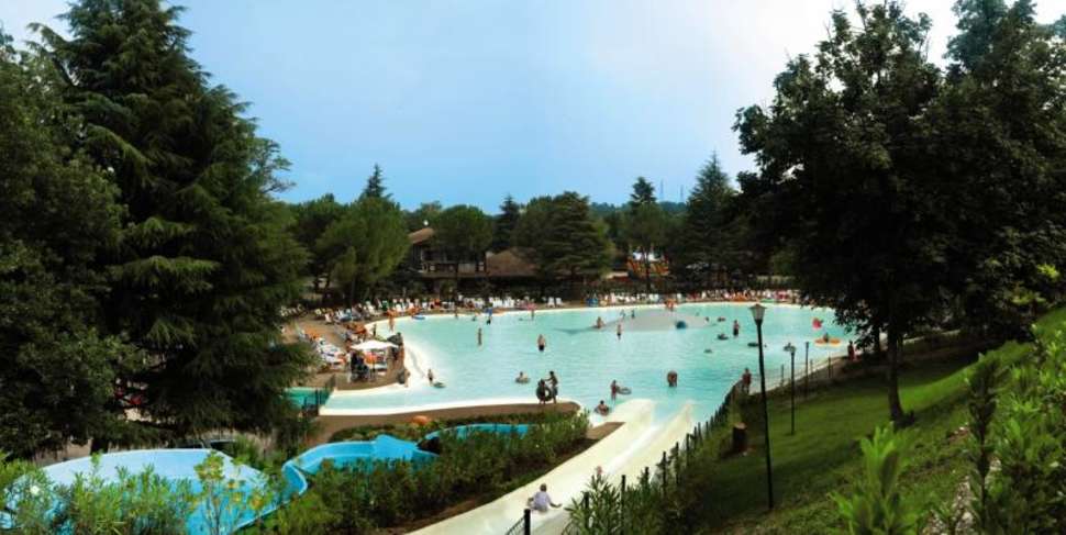 Een foto van het zwembad bij Camping Altomincio