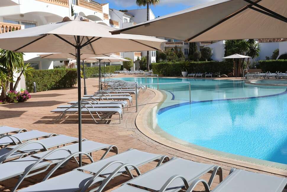 Ein Foto vom Pool im La Pergola Aparthotel