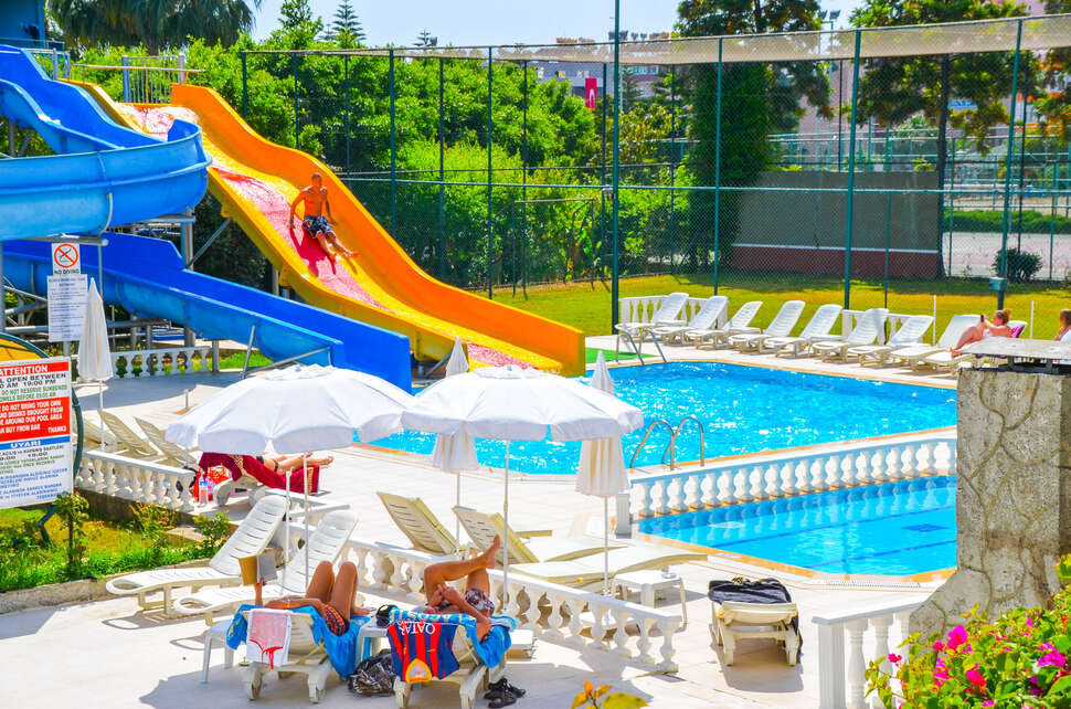 Een foto van het zwembad bij Aparthotel Green Park