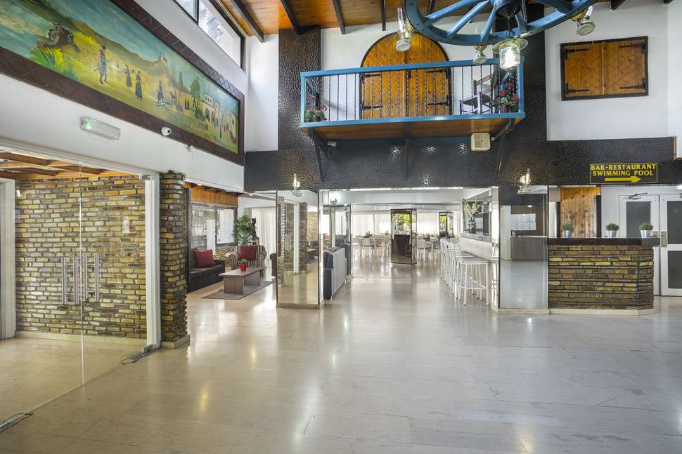 Een foto van het interieur van Cactus Hotel