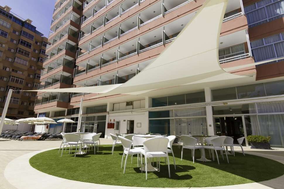 Een foto van het terras bij Checkin Concordia Playa