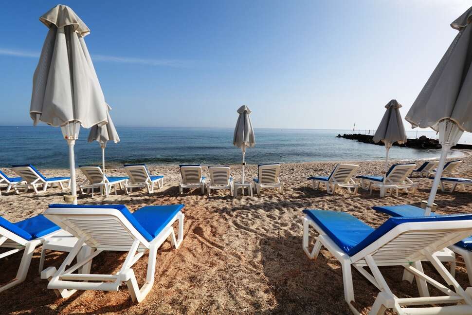 Een foto van het strand bij Annabelle Beach Resort
