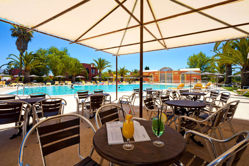 Een foto van het terras bij Colina Village