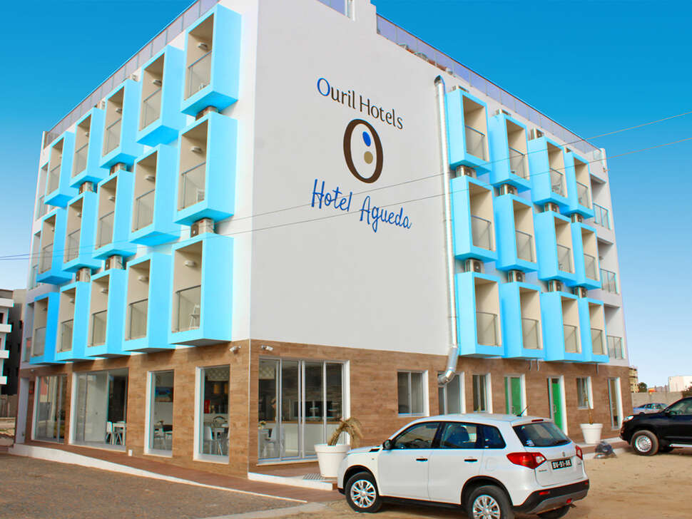Een foto van de buitenkant van Ouril Hotel Agueda