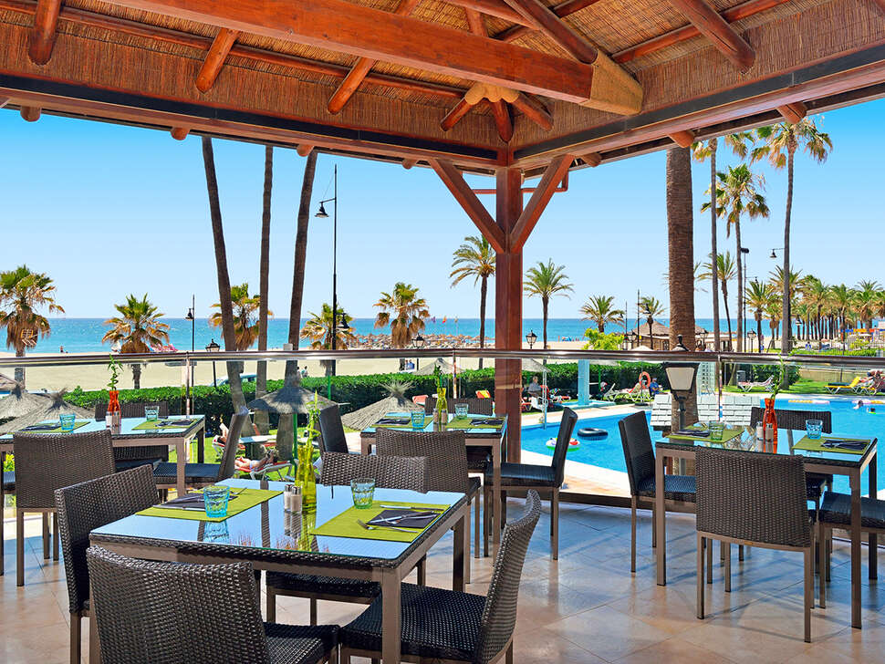 Een foto van het terras bij Hotel Sol Principe