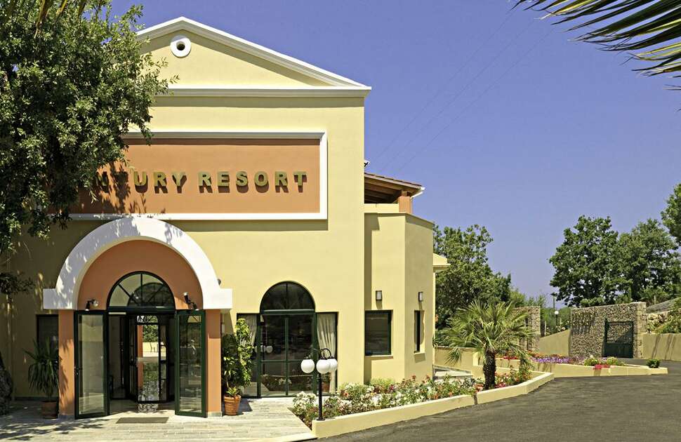 Een foto van de buitenkant van Century Resort Corfu
