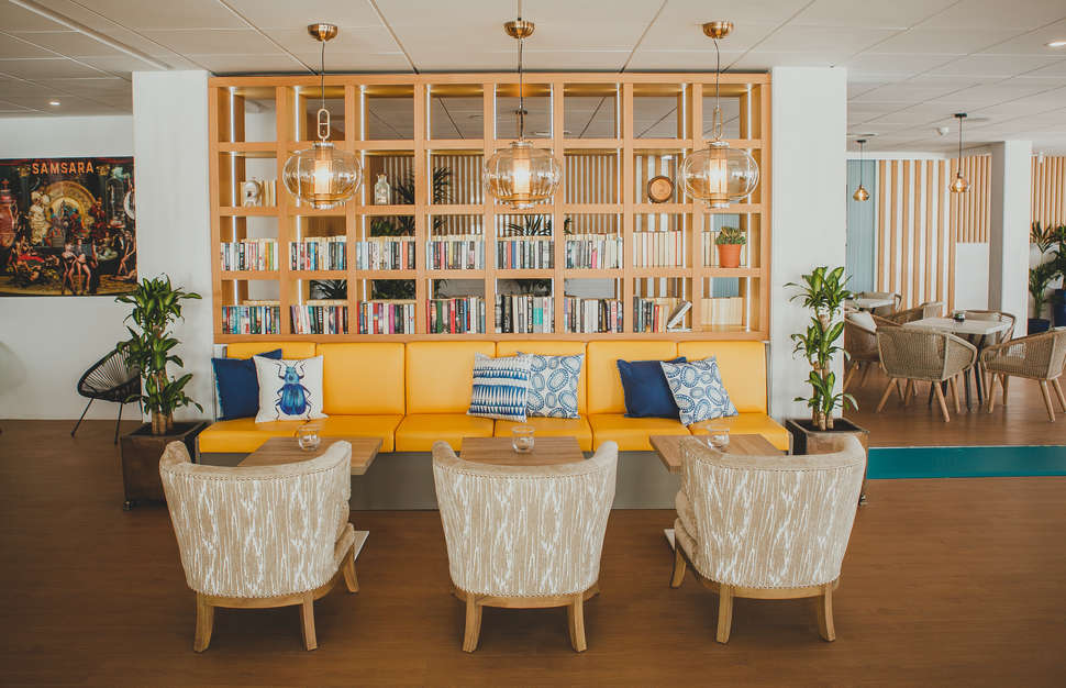 Een foto van het interieur van Hotel Alay