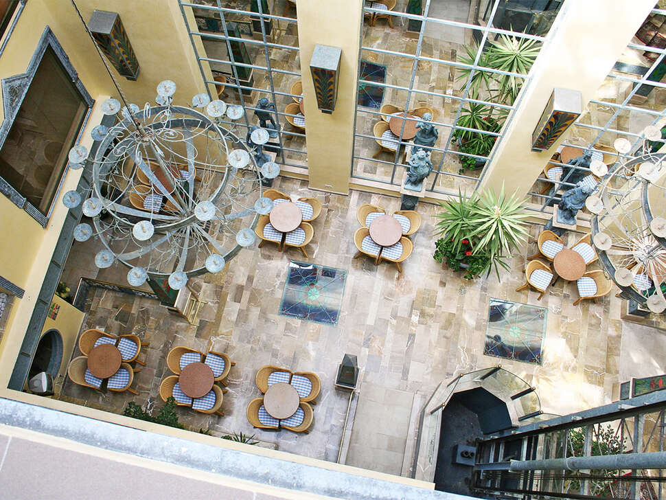 Een foto van het terras bij Hotel Mix Peymar