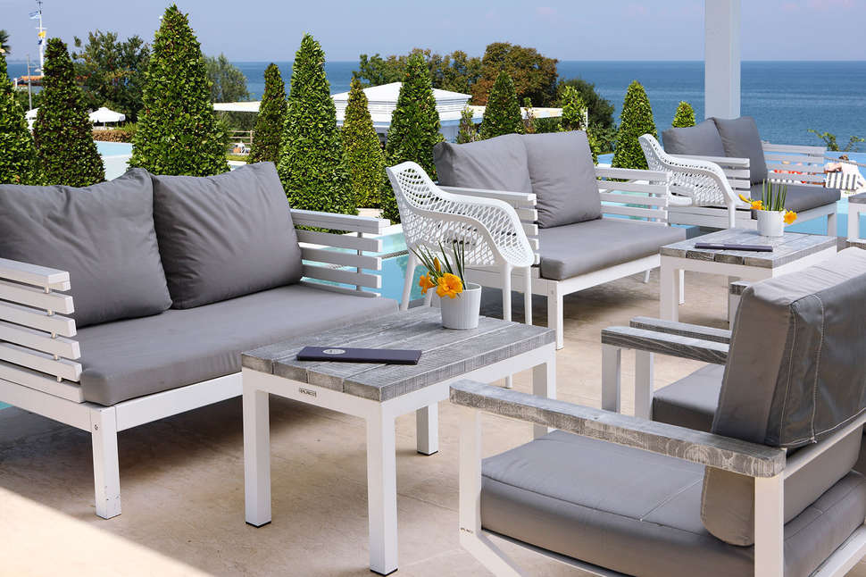 Een foto van het terras bij Cavo Olympo Luxury Hotel & Spa