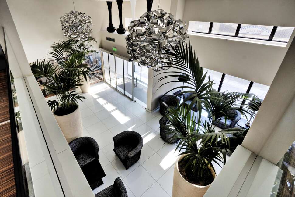 Een foto van het interieur van Livadhiotis City Hotel