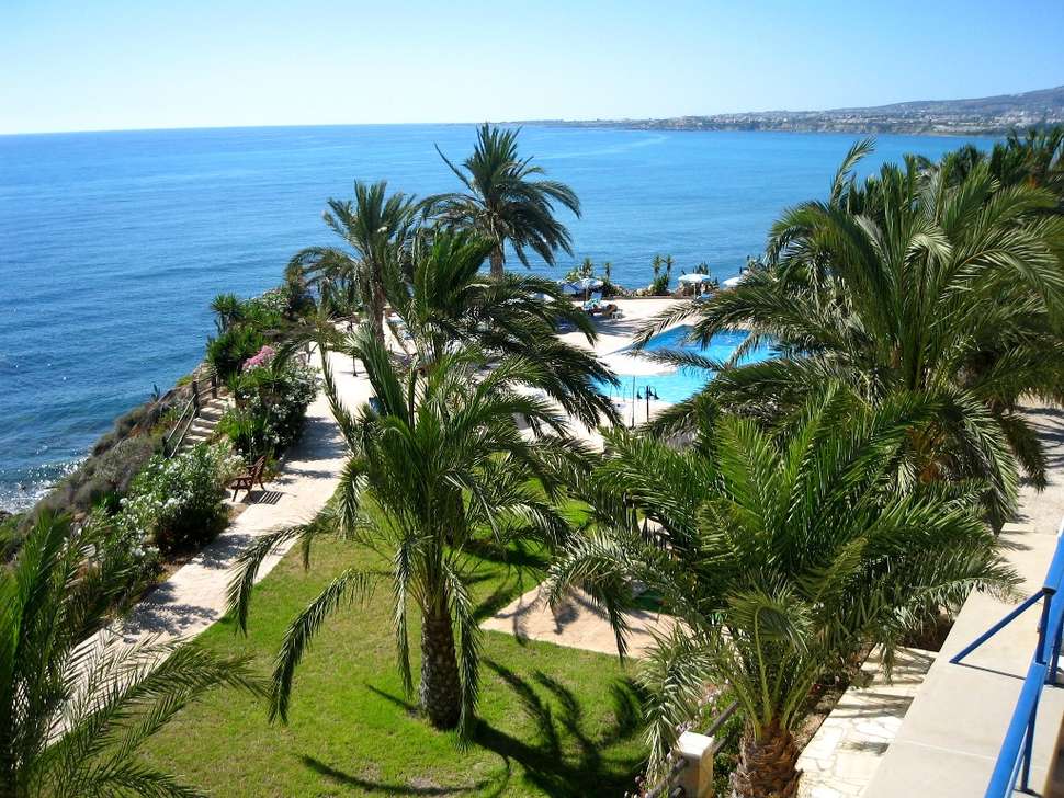 Een foto van het zwembad bij Vrachia Beach Hotel & Suites