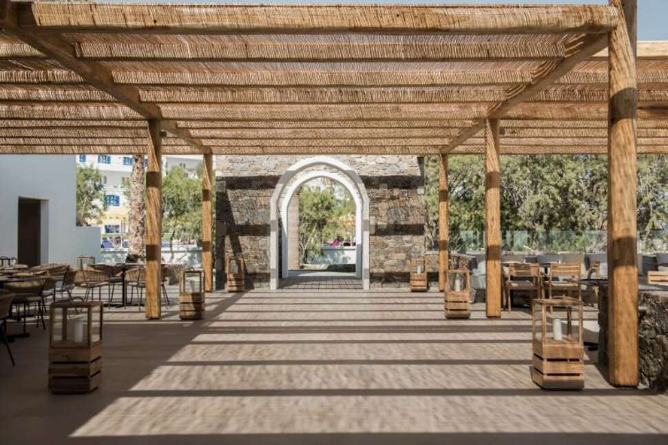 Een foto van het terras bij Mitsis Norida Beach Hotel