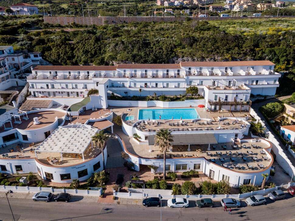 Een foto van de buitenkant van LH Pedraladda Resort