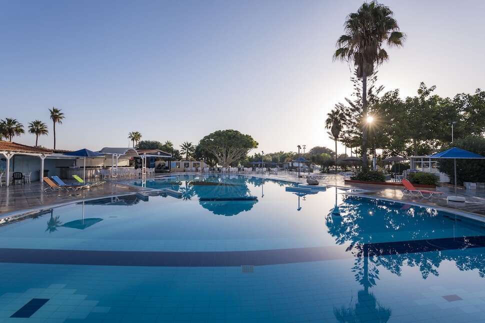 Een foto van het zwembad bij Atlantis Hotel