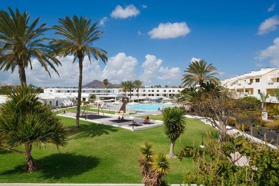 Een foto van het zwembad bij Aparthotel Santa Rosa