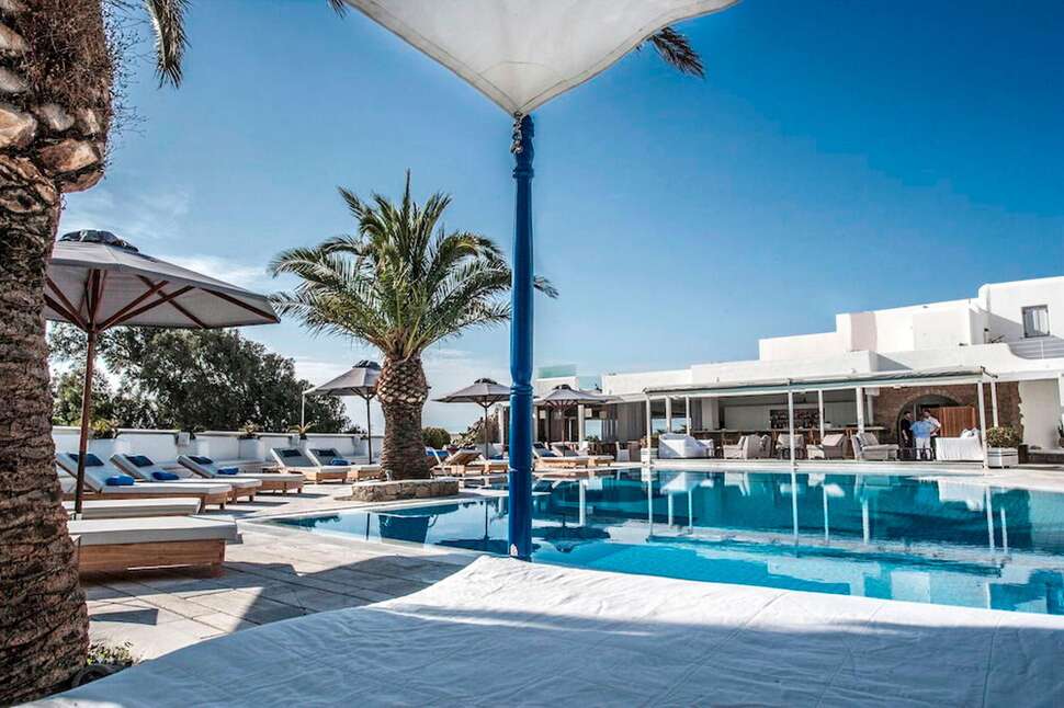 Een foto van het zwembad bij Andronikos Hotel